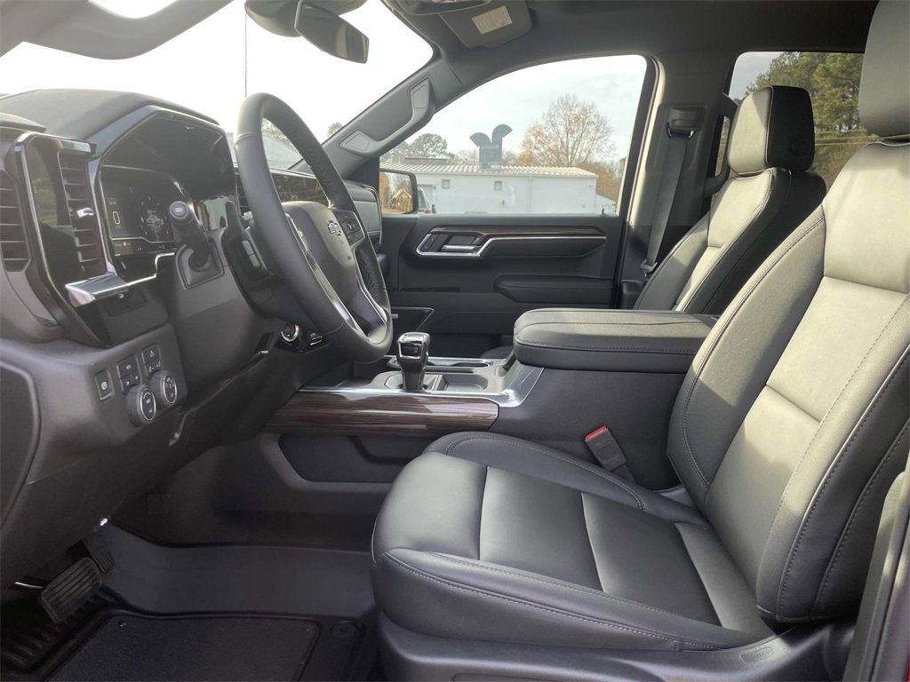 2025 Chevrolet Silverado 1500 RST photo 14