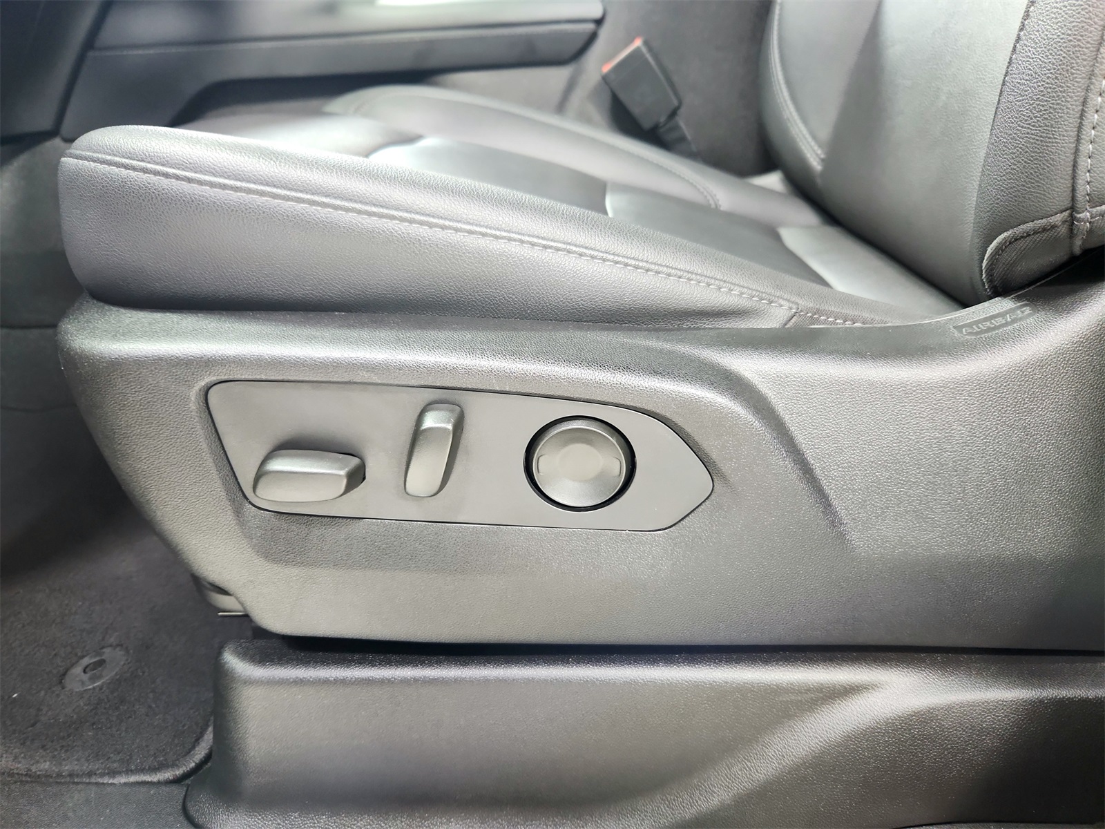 2022 Chevrolet Tahoe LT photo 14