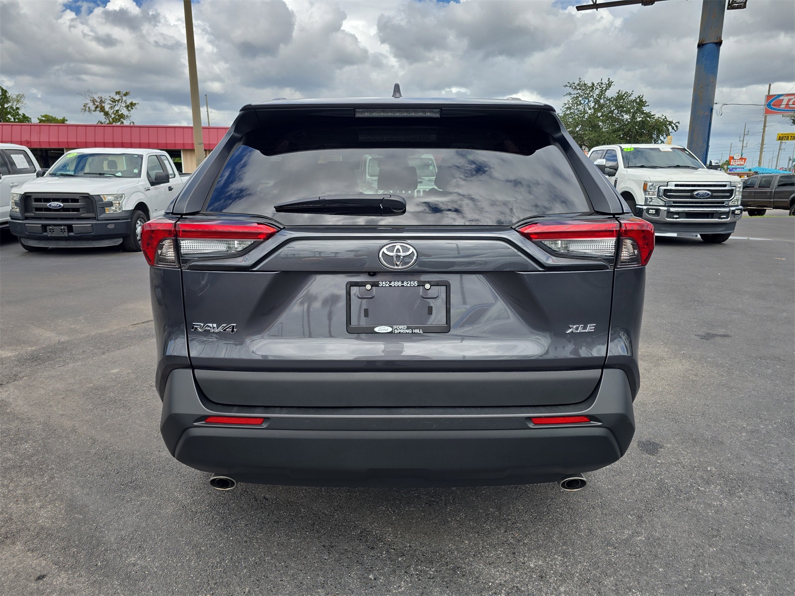 2023 Toyota RAV4 XLE photo 3