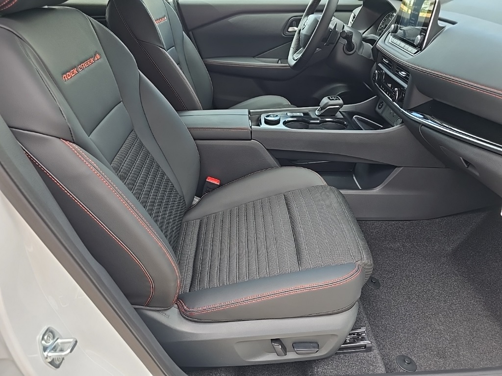 2026 Nissan Rogue SV photo 20