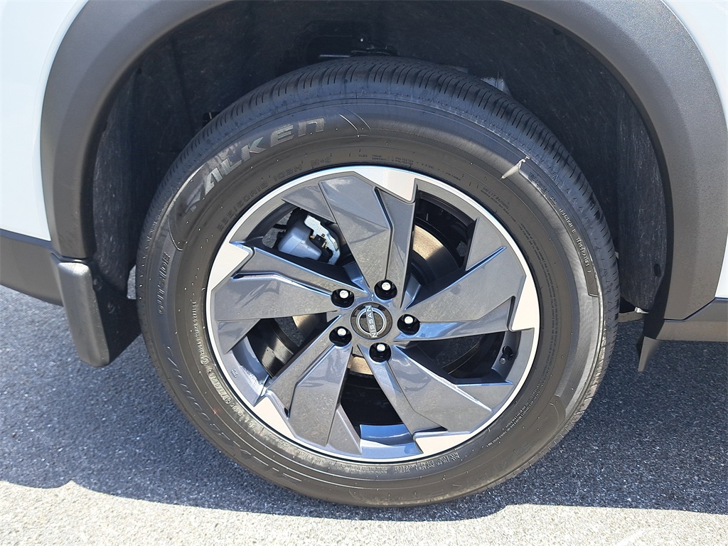 2026 Nissan Rogue SV photo 8