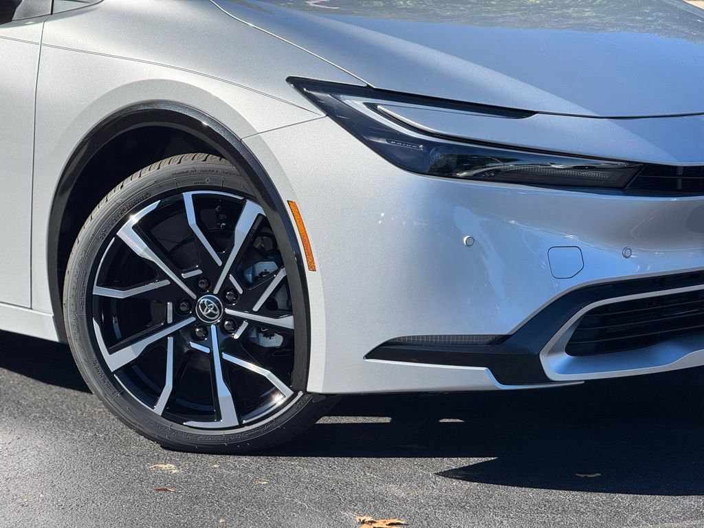 2026 Toyota Prius Plug-in Hybrid XSE Premium photo 3