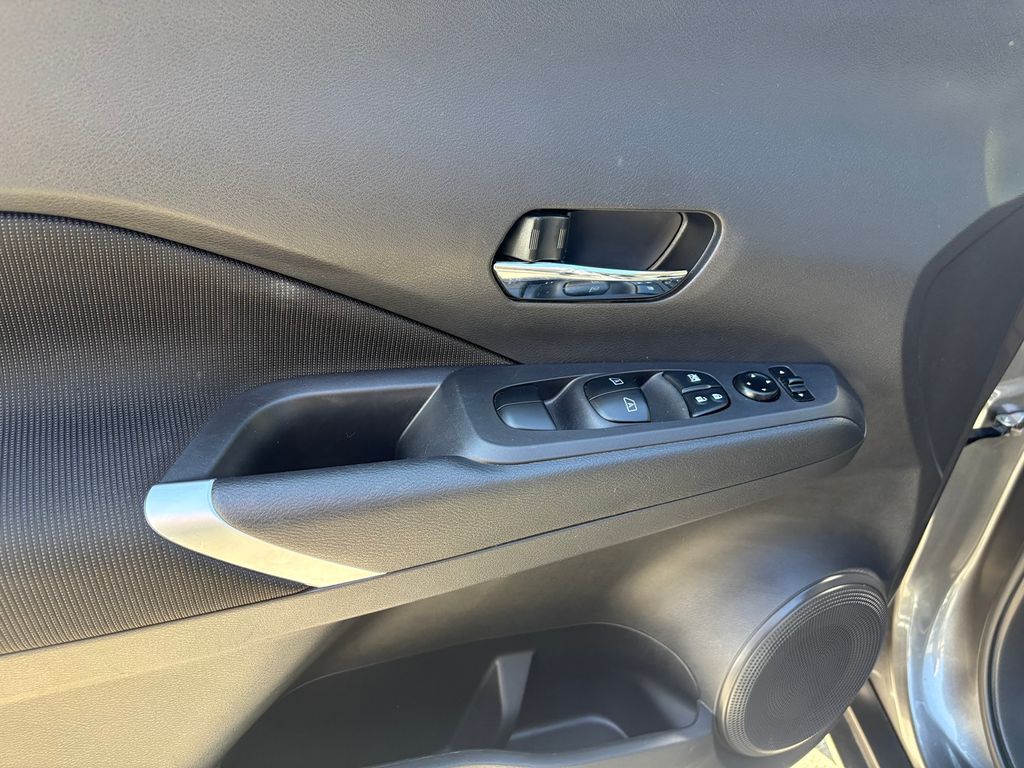 2024 Nissan Kicks SV photo 12