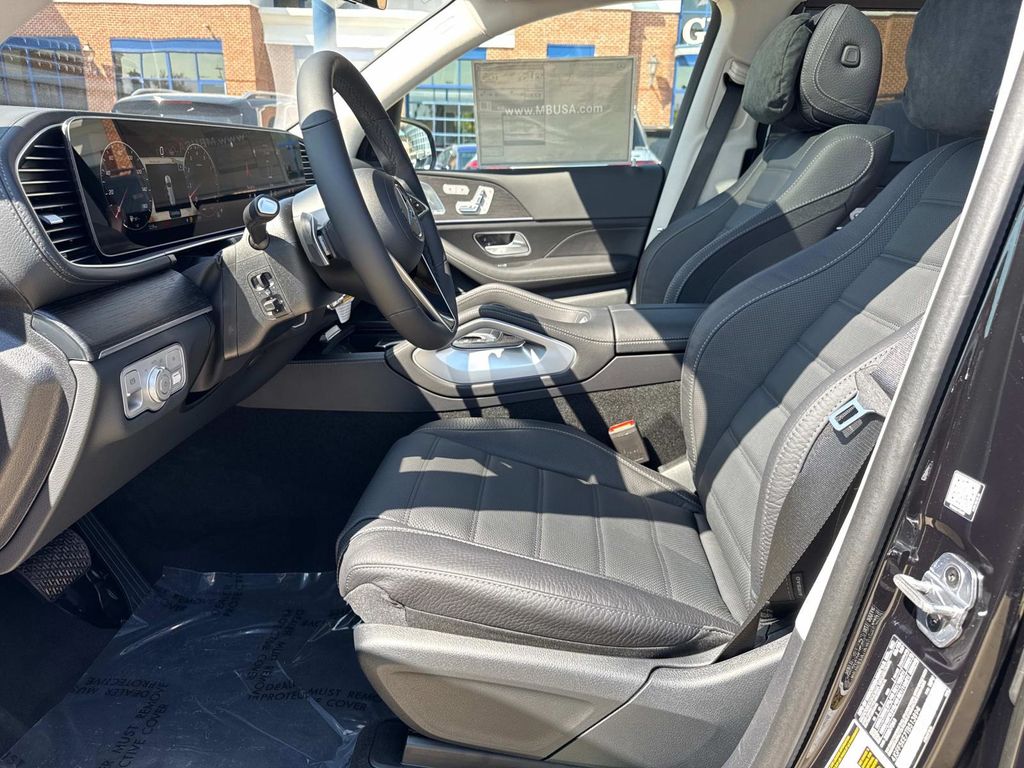 2026 Mercedes Benz GLS 450 4MATIC photo 17