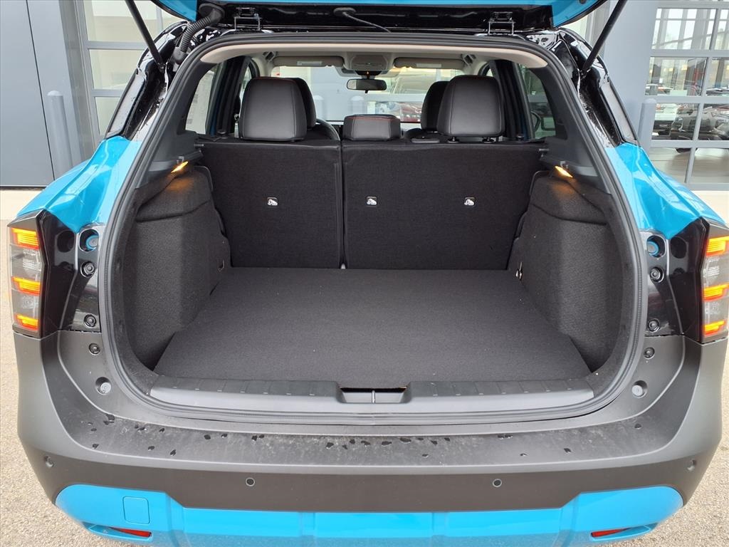 2026 Nissan Kicks SR photo 3