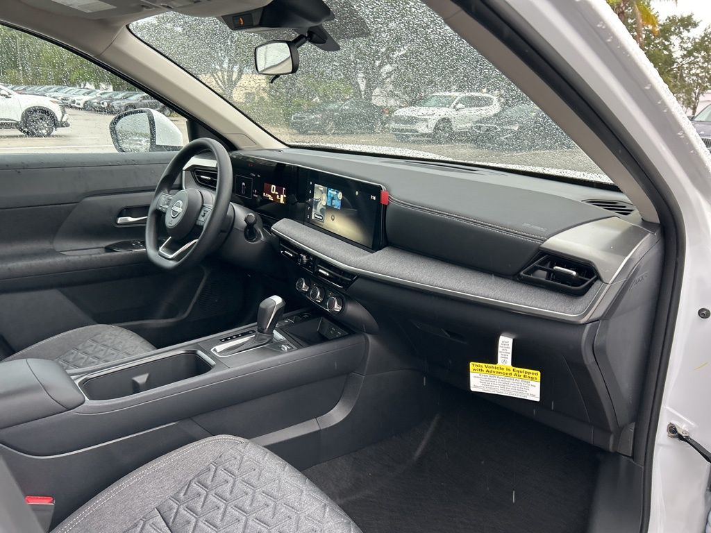 2025 Nissan Kicks SV photo 32