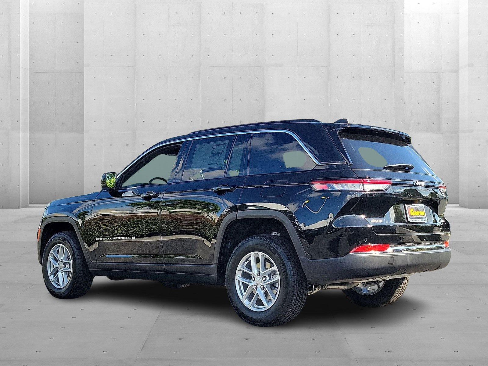 2025 Jeep Grand Cherokee Laredo X photo 2