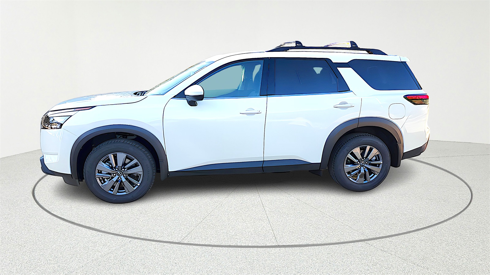 2025 Nissan Pathfinder SV photo 2