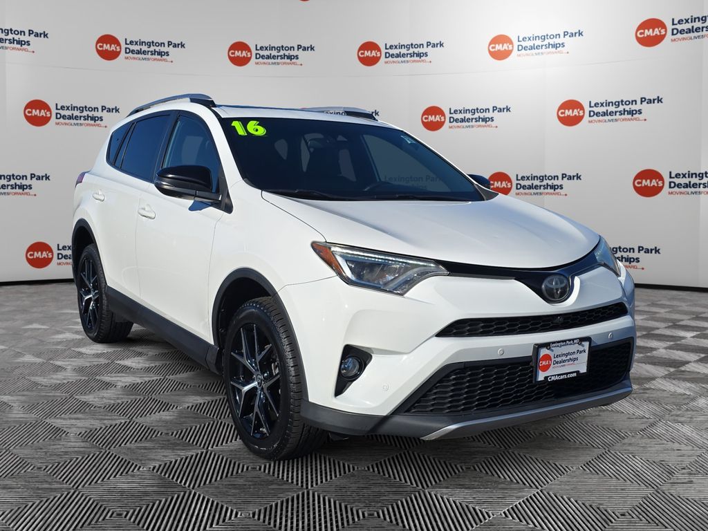2016 Toyota RAV4 SE's photo