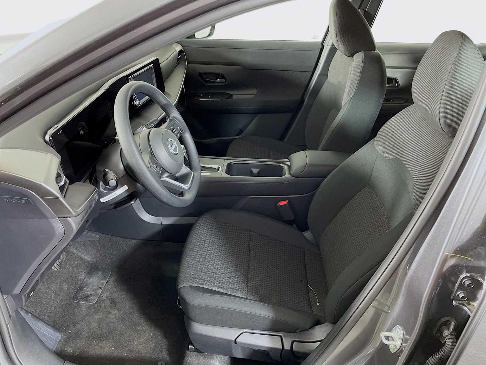 2025 Nissan Kicks S photo 4