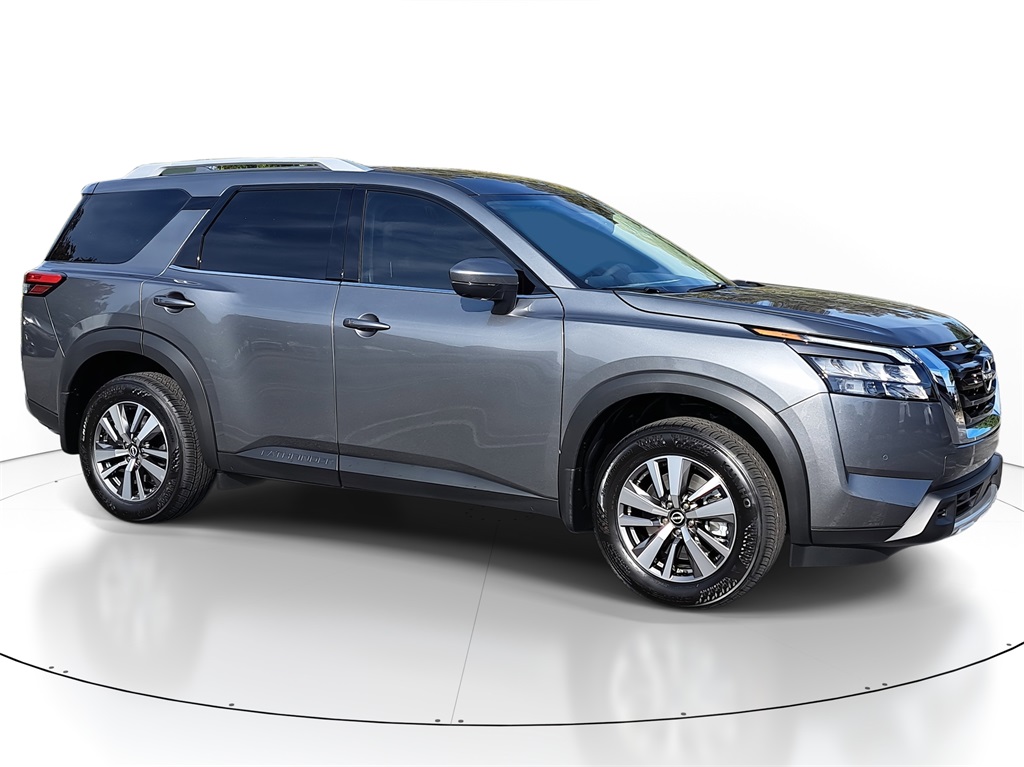 2025 Nissan Pathfinder SL photo 2