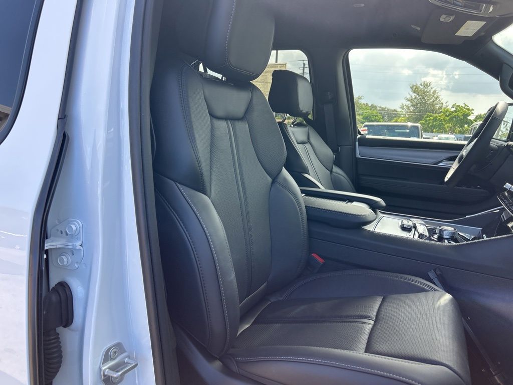 2025 Jeep Wagoneer Series II photo 20
