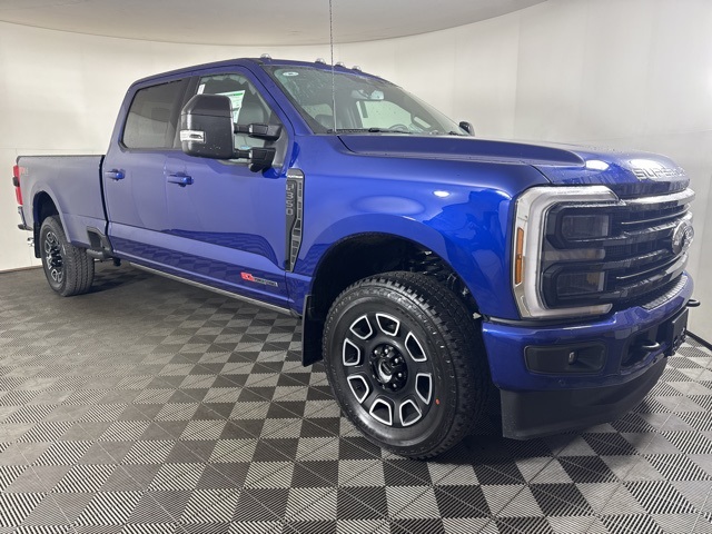 2026 Ford F-350 Super Duty Platinum's photo