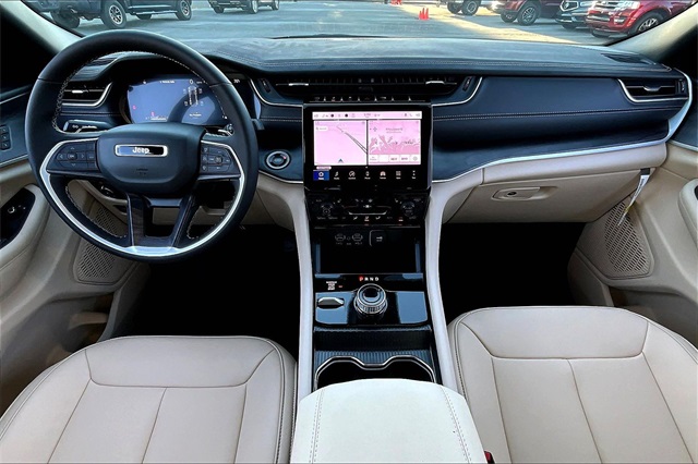 2025 Jeep Grand Cherokee Limited photo 3