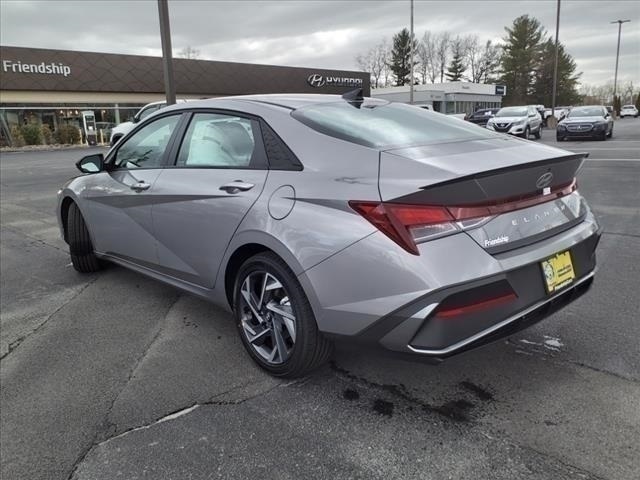 2025 Hyundai Elantra SEL Sport photo 4
