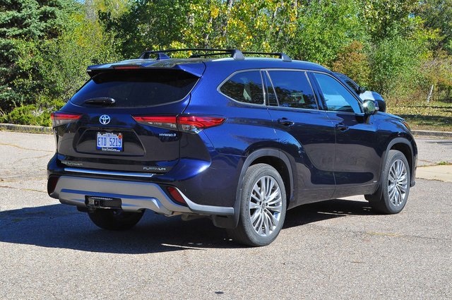 2023 Toyota Highlander Hybrid Platinum photo 3