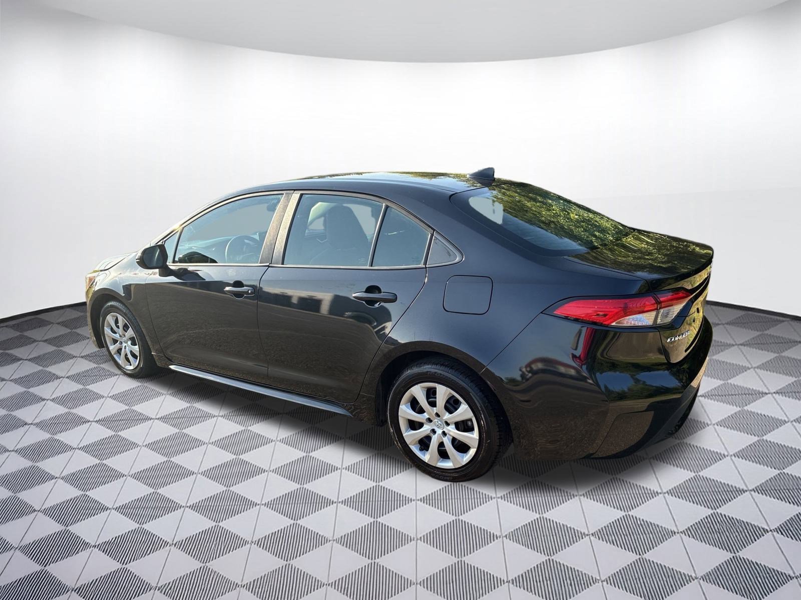 2021 Toyota Corolla LE photo 3