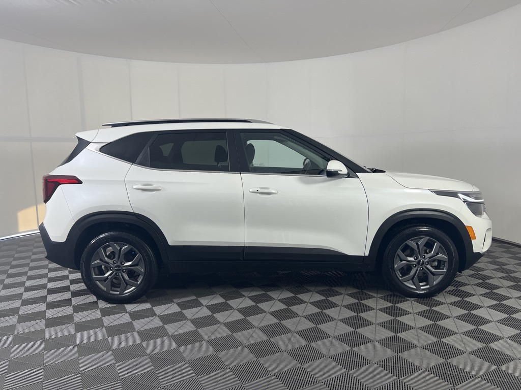 2024 Kia Seltos S photo 17