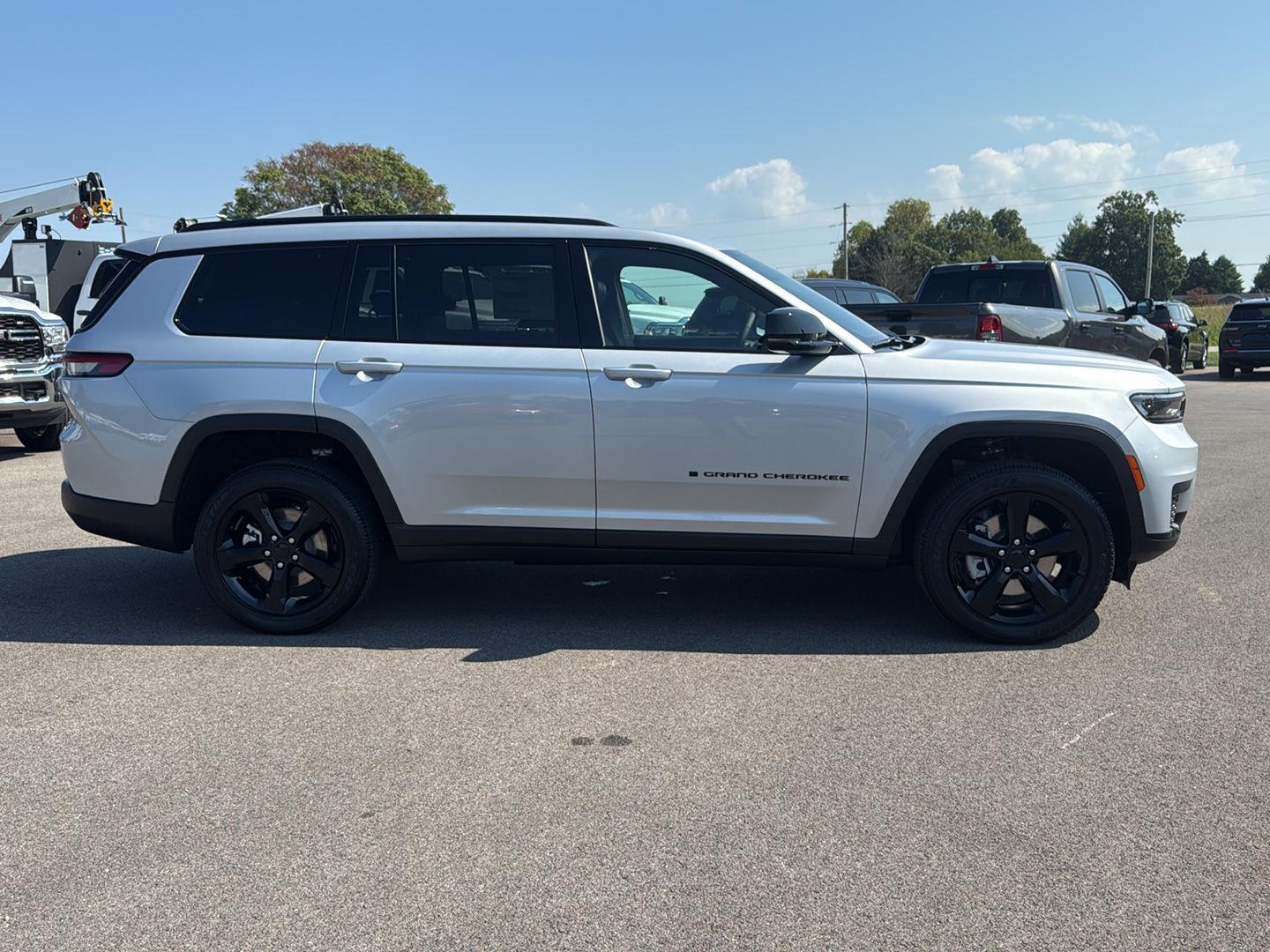 2025 Jeep Grand Cherokee Altitude X photo 2