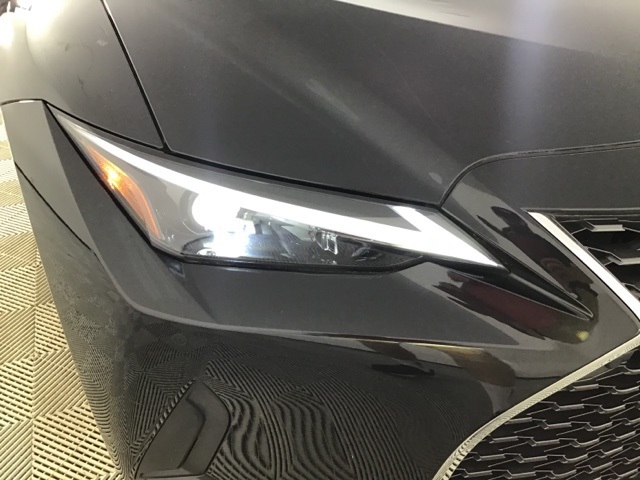 2022 Lexus IS 300 photo 24