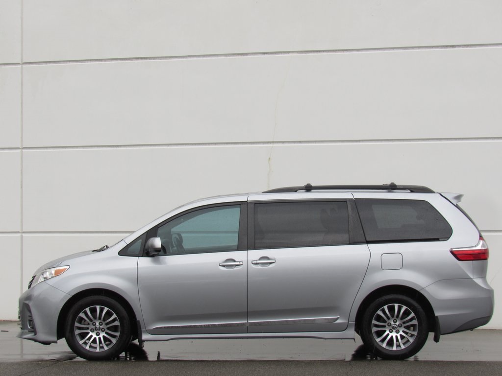 2018 Toyota Sienna XLE photo 4