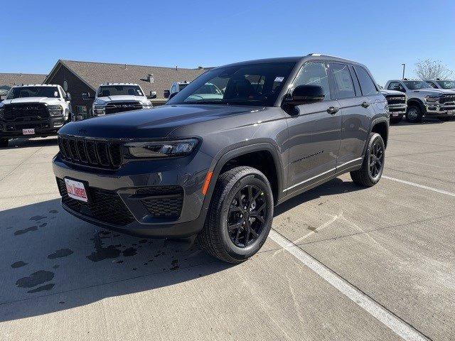2025 Jeep Grand Cherokee Altitude's photo