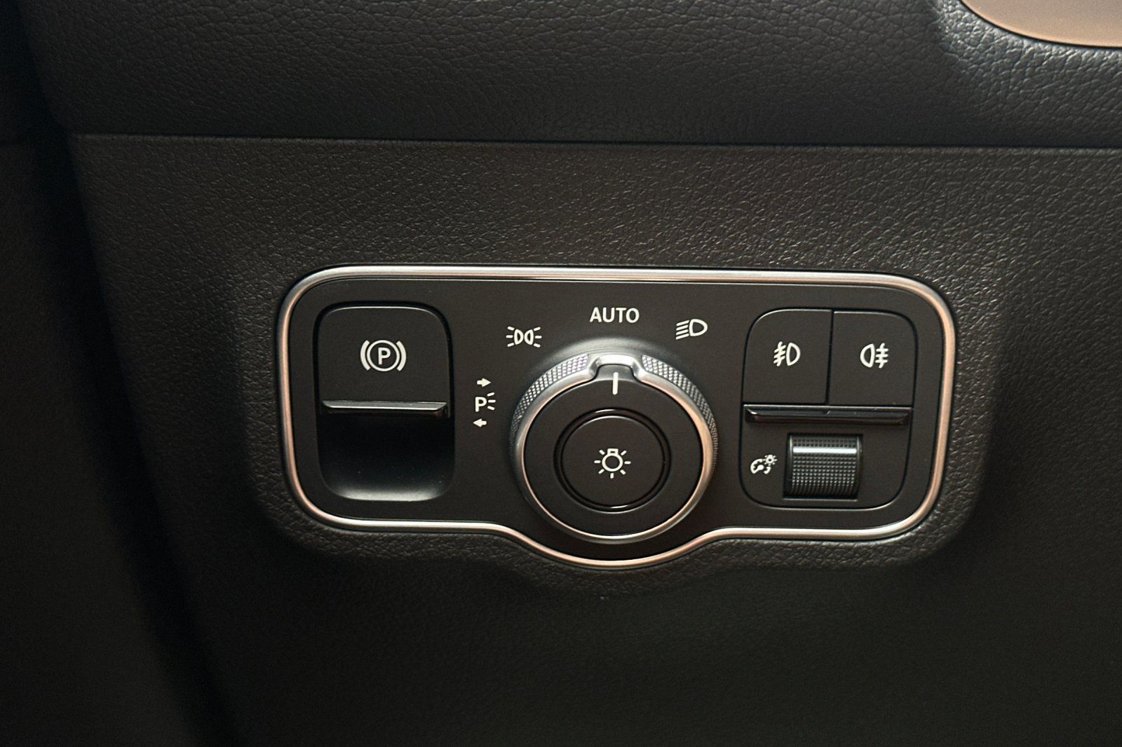 2025 Mercedes Benz GLB 250 photo 22