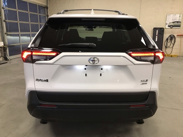2025 Toyota RAV4 XLE photo 3