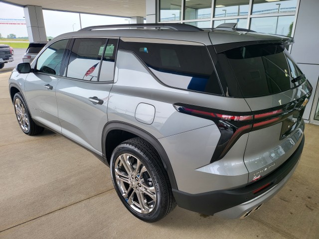 2025 Chevrolet Traverse photo 12