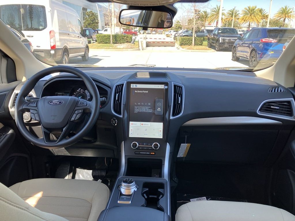 2024 Ford Edge SE photo 3