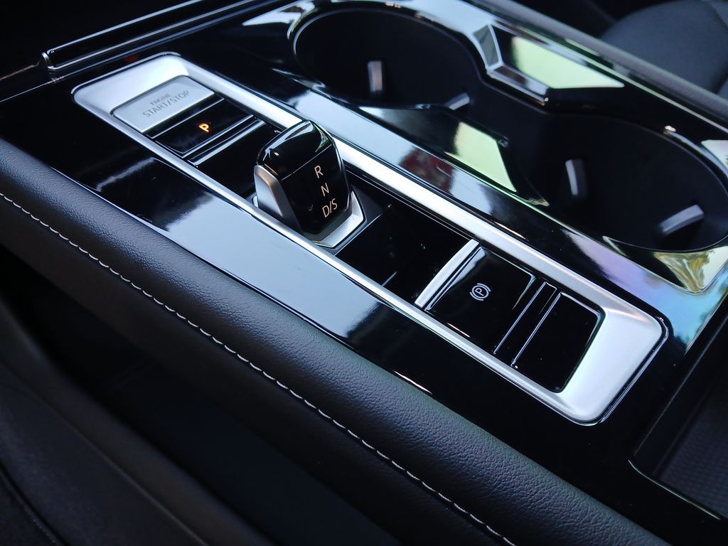 2024 Volkswagen Atlas SE Technology photo 19