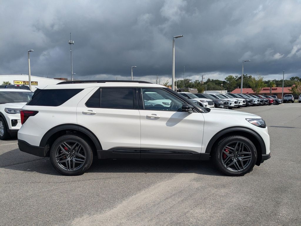 2025 Ford Explorer ST photo 2