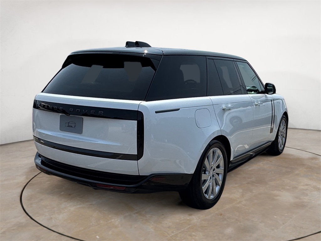 2025 Land Rover Range Rover SE photo 4