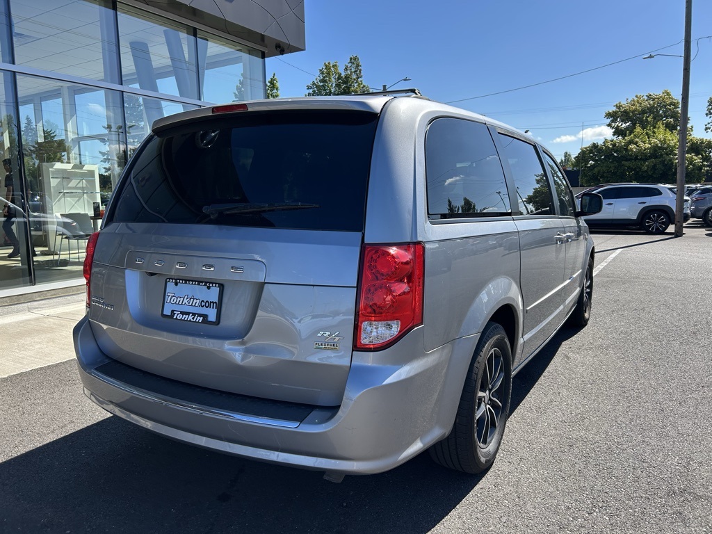 2016 Dodge Grand Caravan R/T photo 6