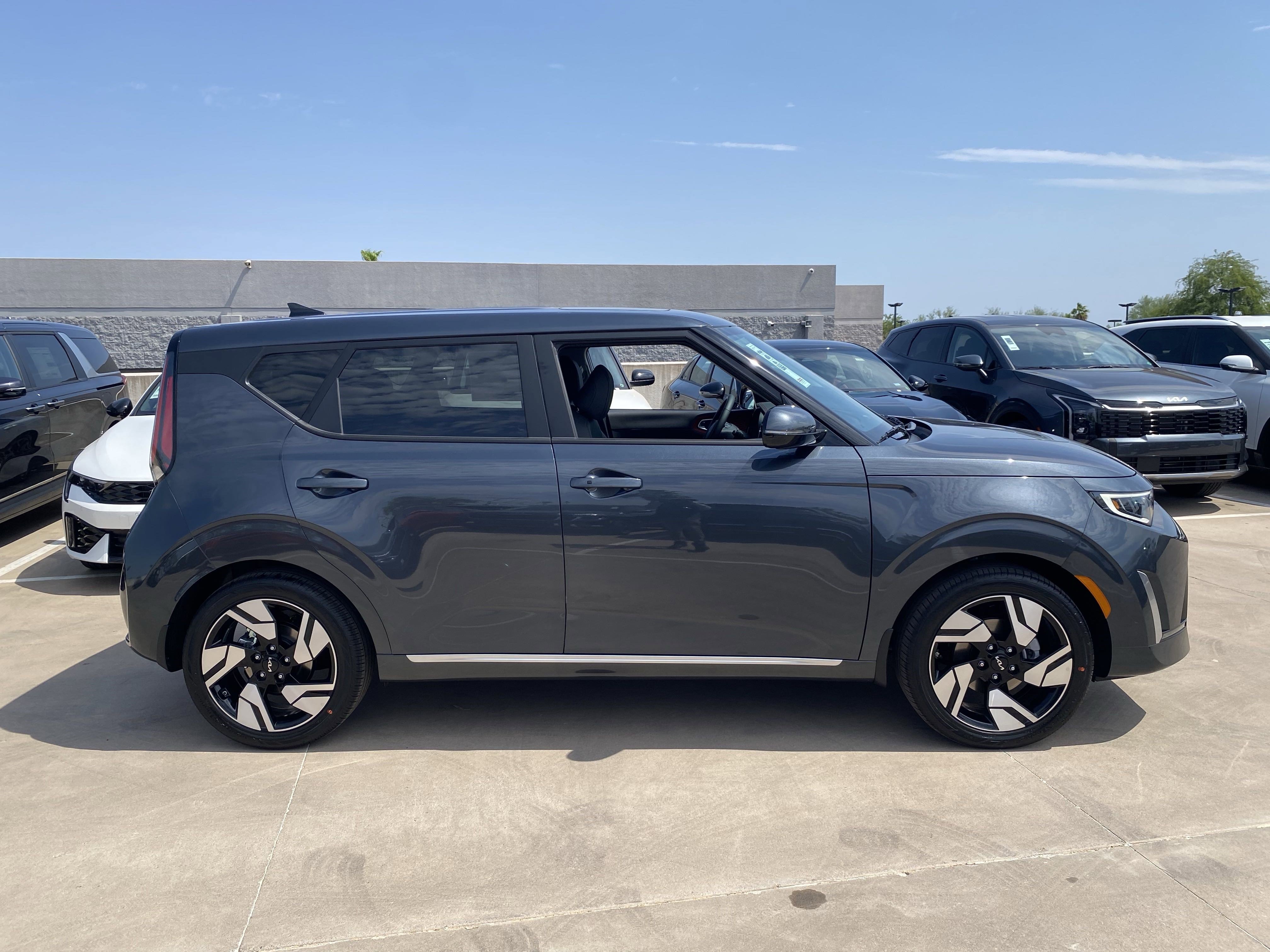 2025 Kia Soul GT-Line photo 2