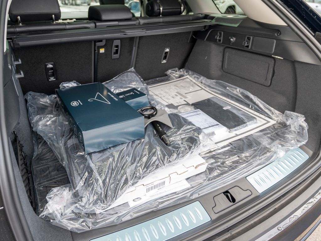 2025 Land Rover Range Rover Velar SE photo 22