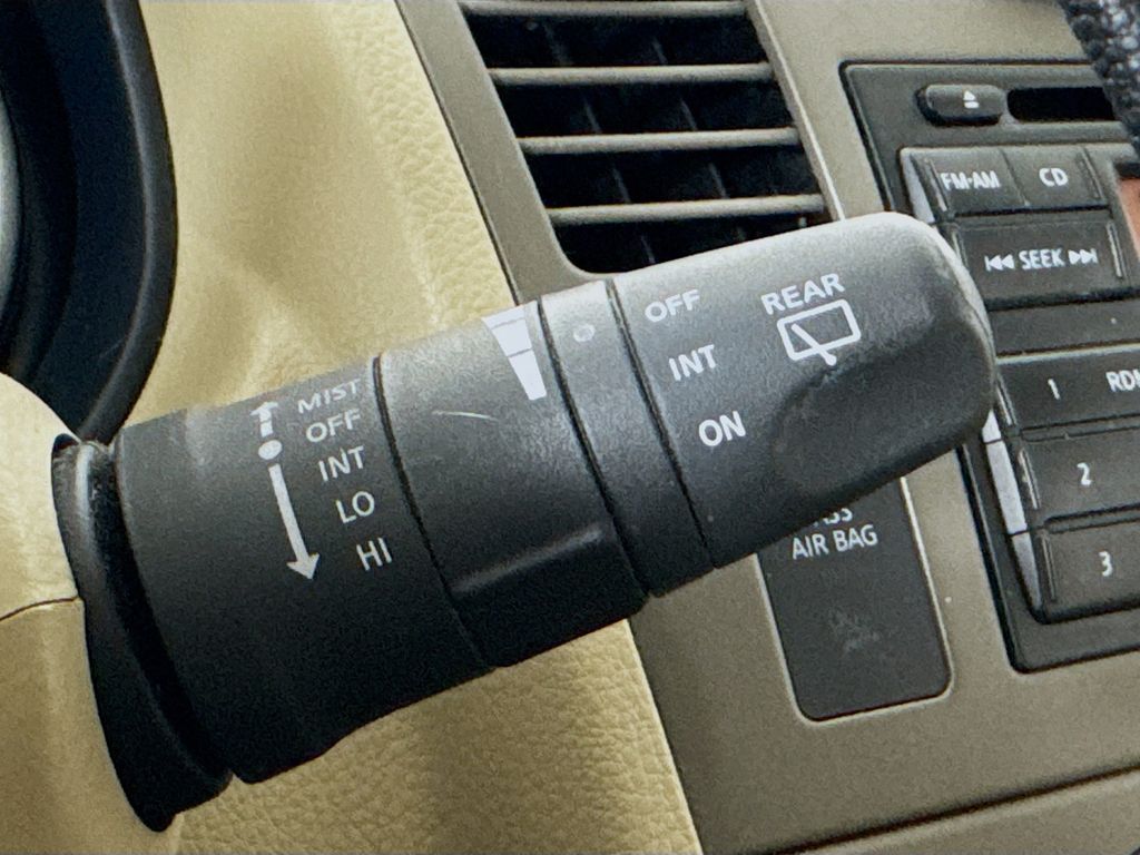 2011 Nissan Versa 1.8 S photo 13