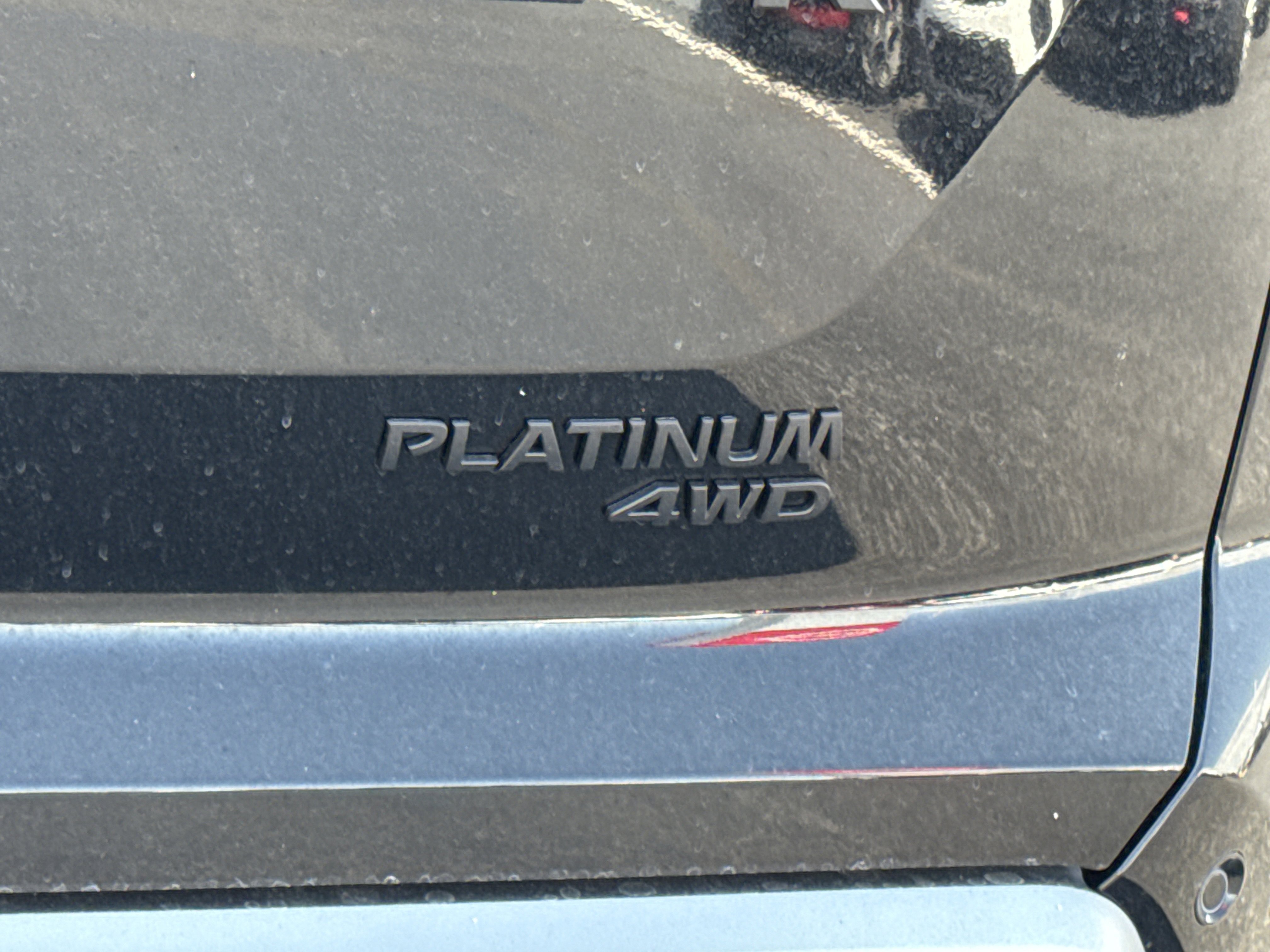 2025 Nissan Pathfinder Platinum photo 3
