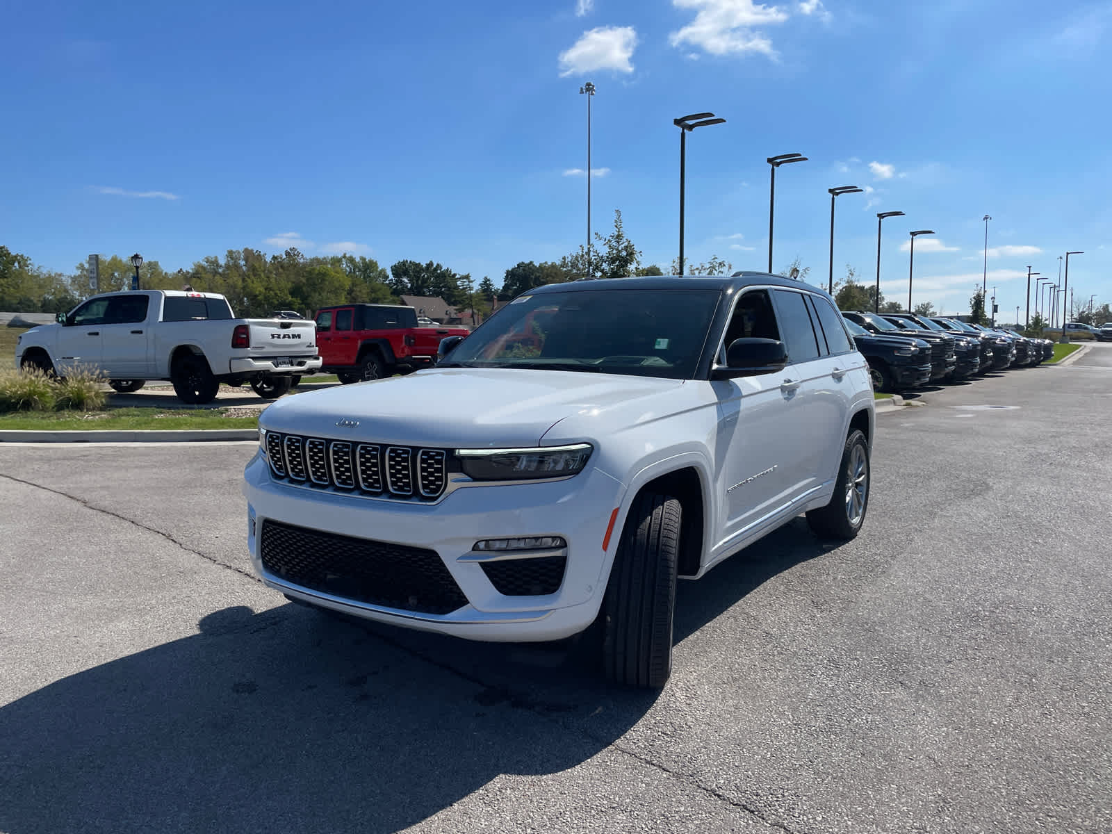 2025 Jeep Grand Cherokee Summit photo 4