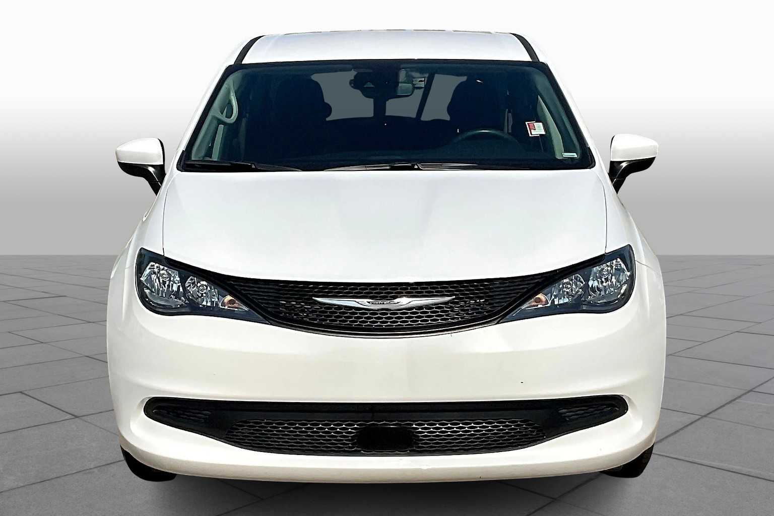 2023 Chrysler Voyager LX photo 2