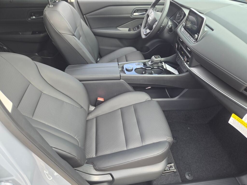 2026 Nissan Rogue SV photo 4