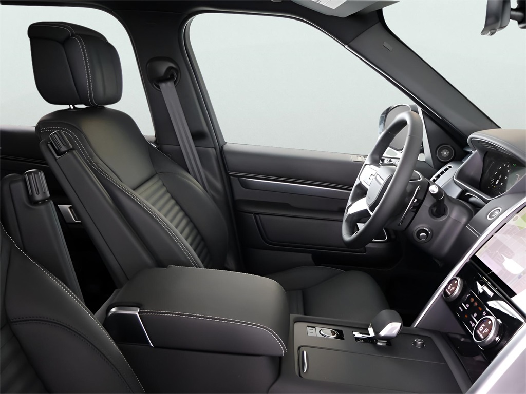 2025 Land Rover Discovery Metropolitan Edition photo 4