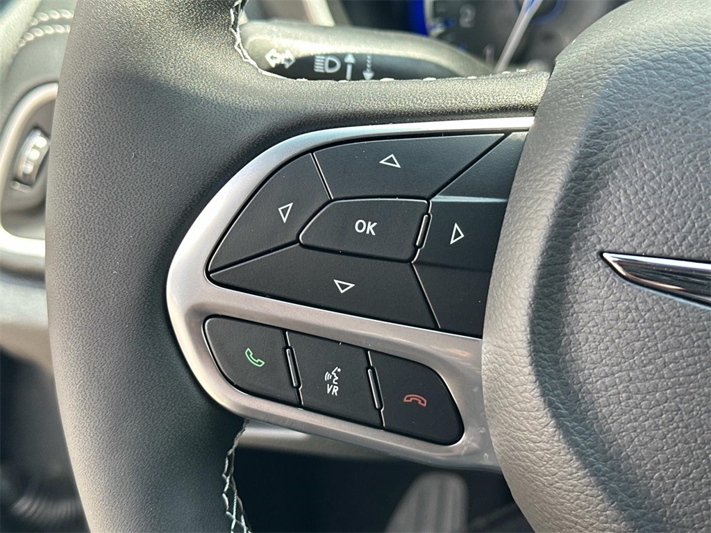 2025 Chrysler Pacifica photo 24