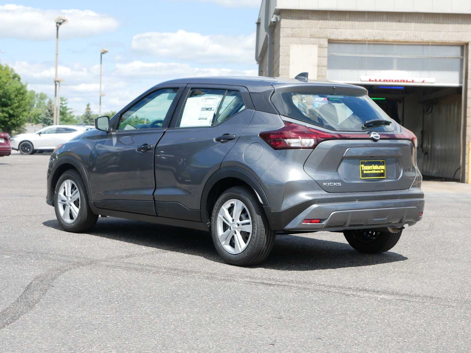 2025 Nissan Kicks Play S photo 7