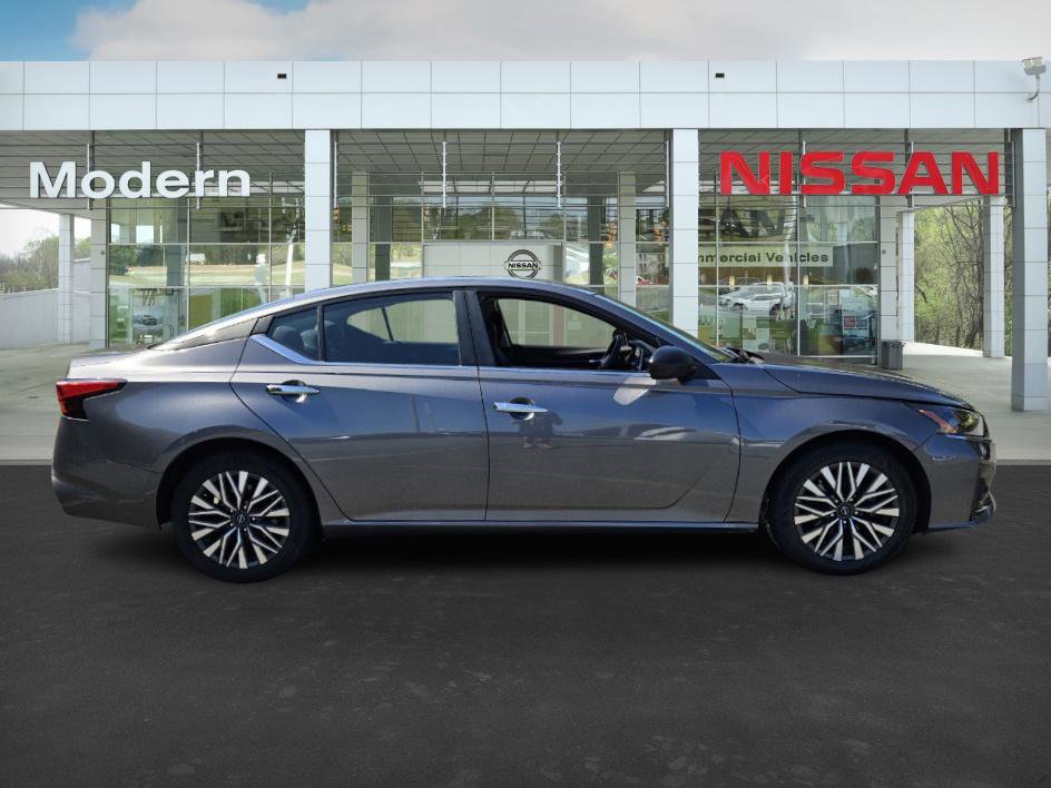 2024 Nissan Altima 2.5 SV photo 3