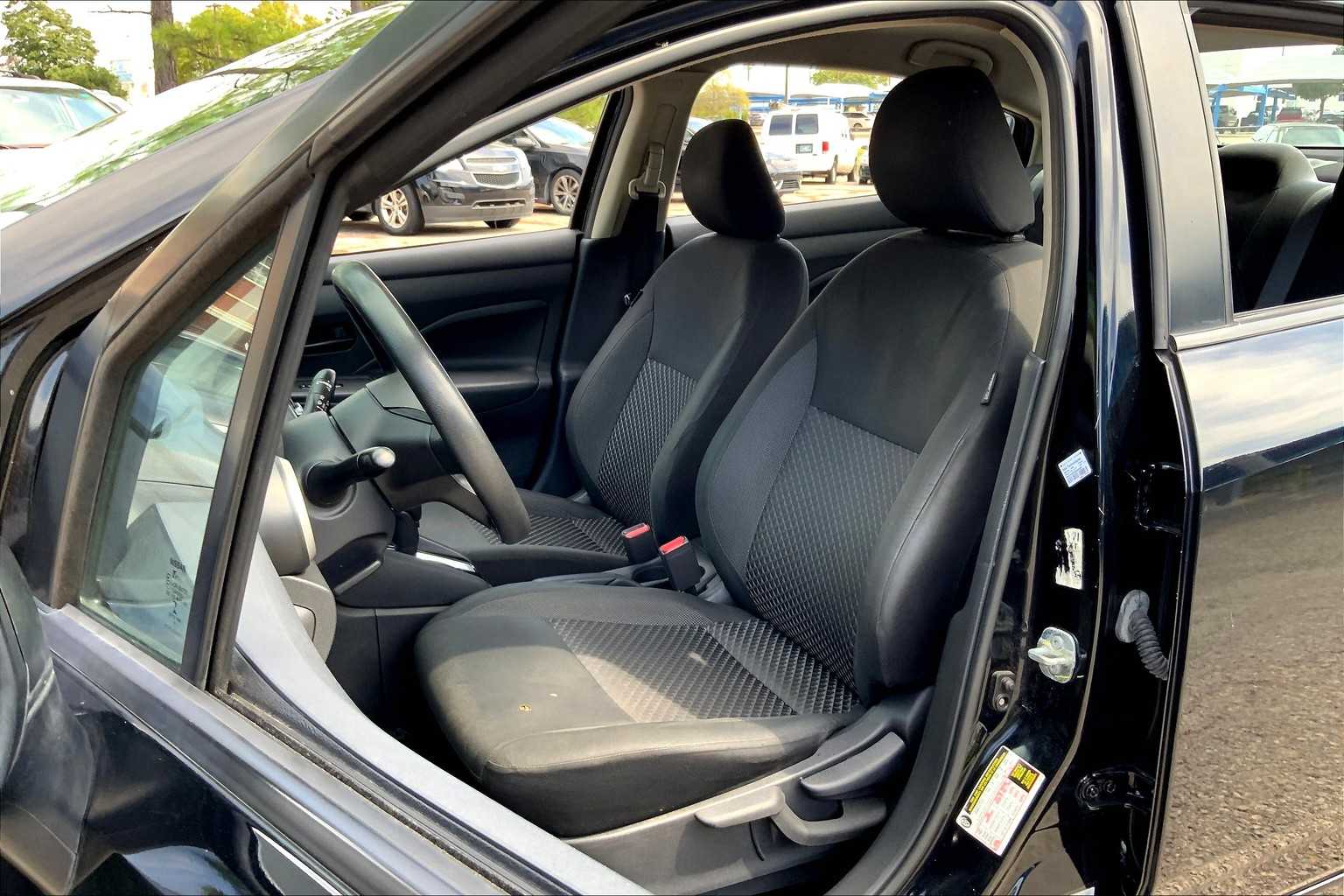 2020 Nissan Versa S photo 7