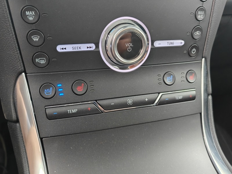 2019 Ford Edge Titanium photo 18
