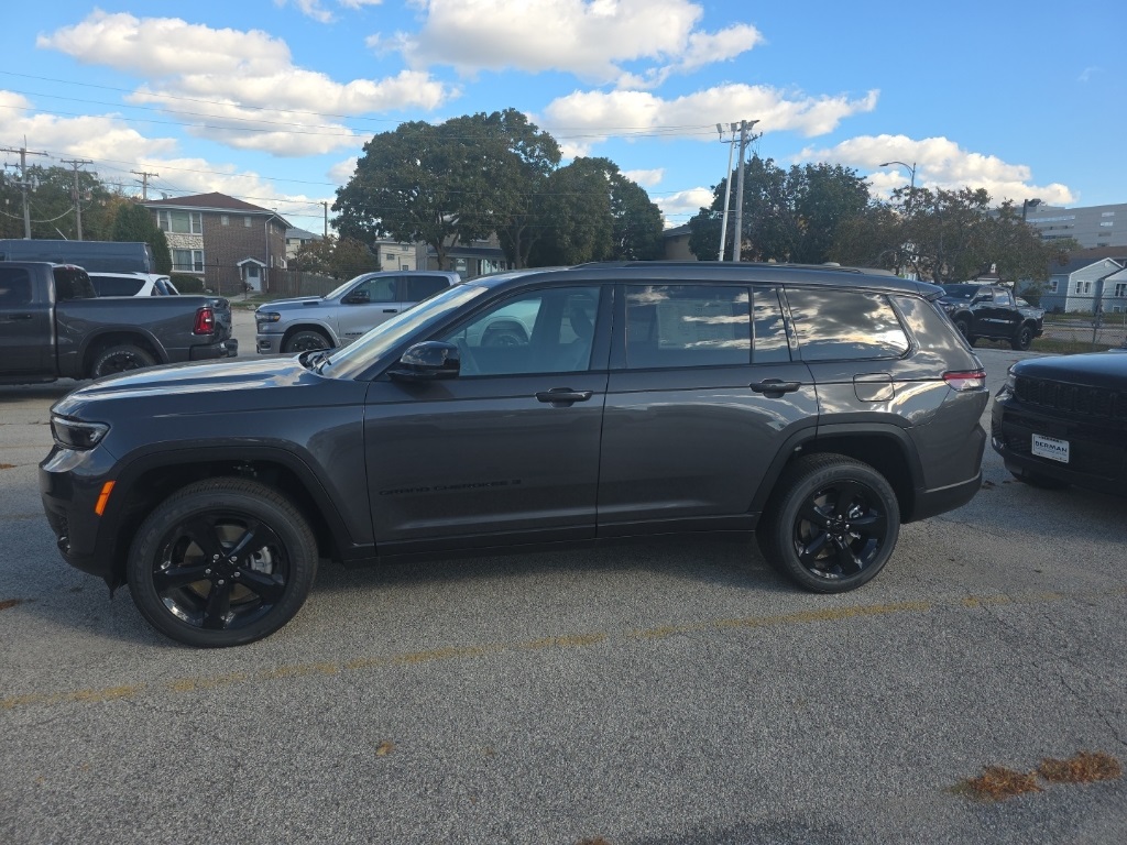 2025 Jeep Grand Cherokee Altitude X photo 3