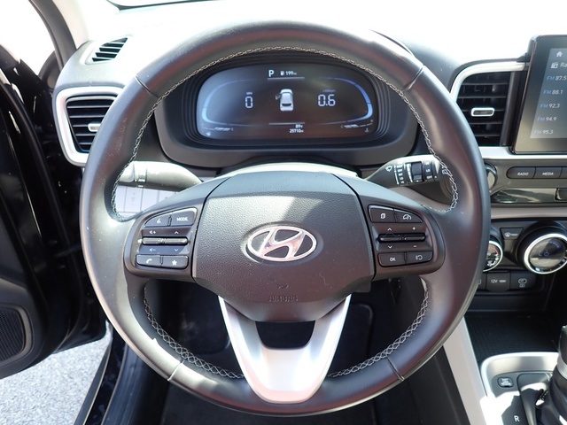 2024 Hyundai Venue SEL photo 11