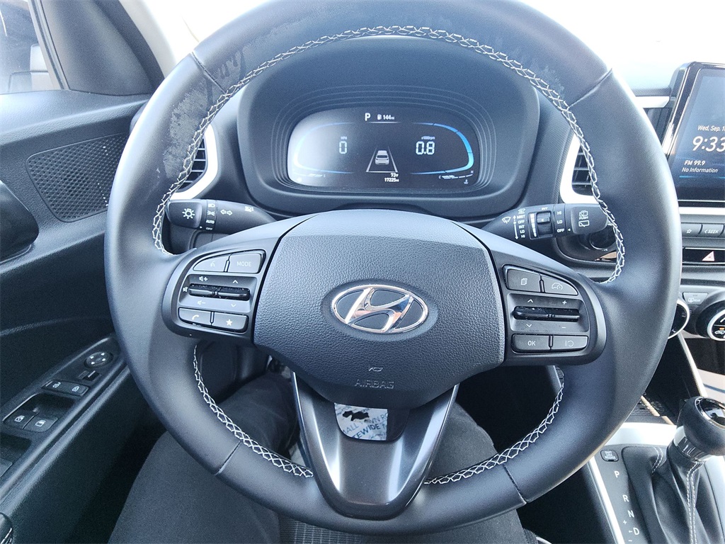 2023 Hyundai Venue Limited photo 13